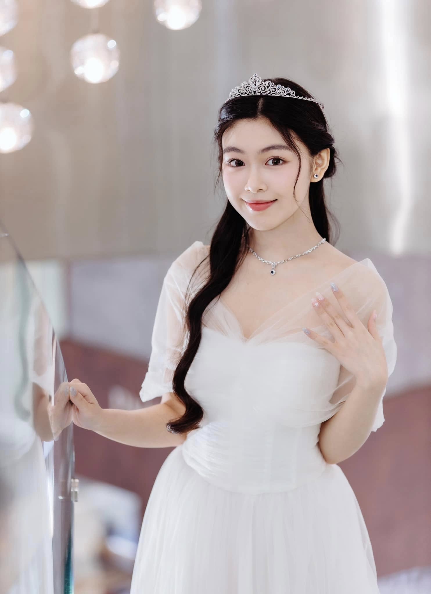 Con gái Quyền Linh 'đập hộp' xe sang hơn 7 tỷ, nhan sắc nức nở, thần thái chuẩn tiểu thư - Ảnh 8.