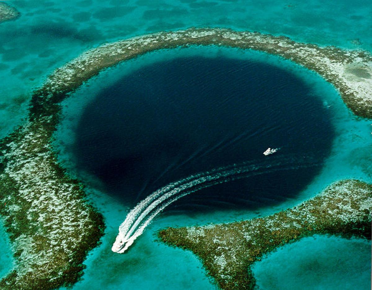 great-blue-hole-aerial-8-17395906767221517294427-1739753084476-1739753084610813938200.jpg