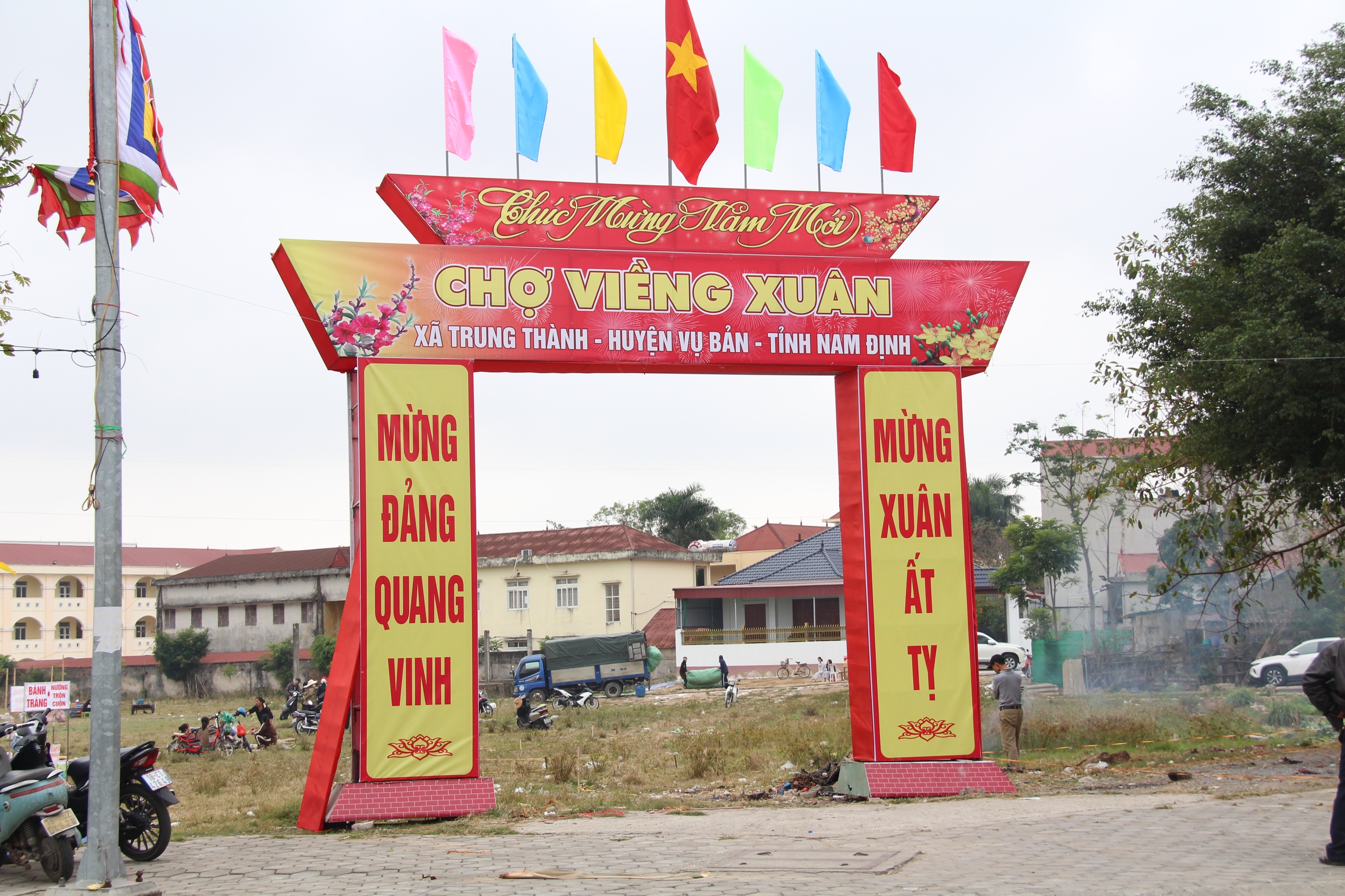 Không khí chợ Viềng nơi 'mua may, bán rủi' lớn nhất miền Bắc ra sao trước ngày tổ chức? - Ảnh 2.