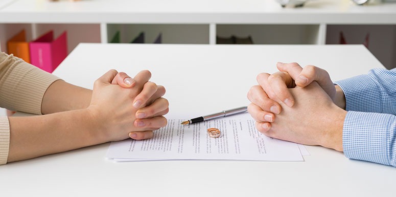 Ly hôn, vợ hào phóng, chồng keo kiệt- Ảnh 1. Ly hôn, vợ hào phóng, chồng keo kiệt- Ảnh 1.