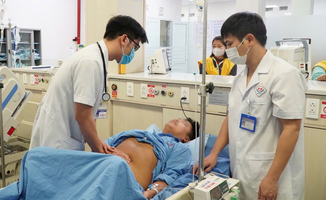 Người đàn ông 37 tuổi bị viêm tụy, suy thận, suy gan cấp thừa nhận một sai lầm nhiều nam giới Việt mắc phải - Ảnh 2.