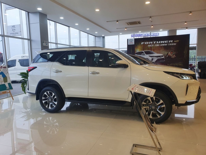 Giá lăn bánh Toyota Fortuner mới nhất đang cực rẻ, Ford Everest, Hyundai Santa Fe lo không so lại doanh số- Ảnh 3.