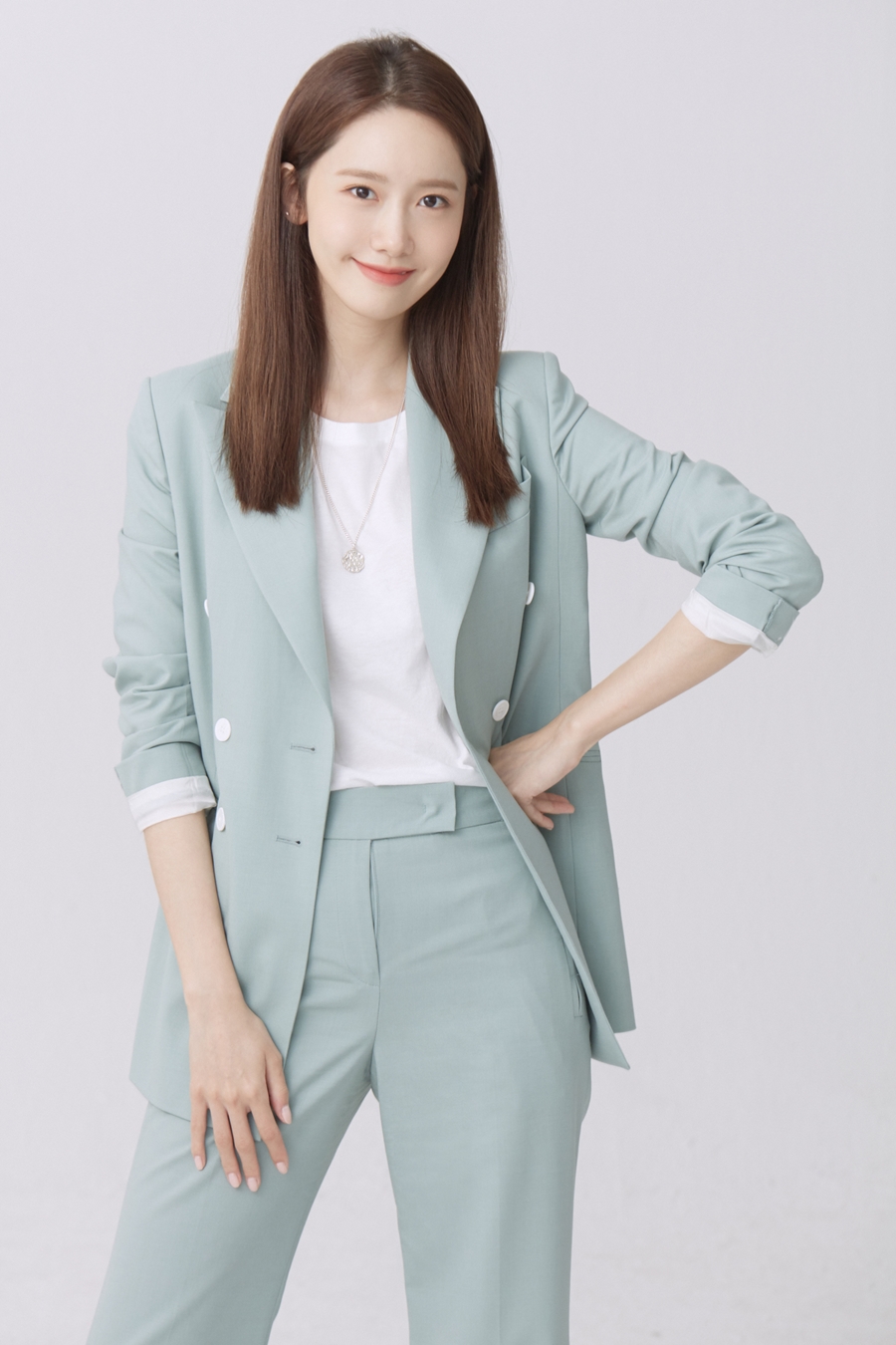 &quot;Nữ thần nhan sắc&quot; cũng chỉ mặc áo blazer đơn giản như thế này- Ảnh 12.