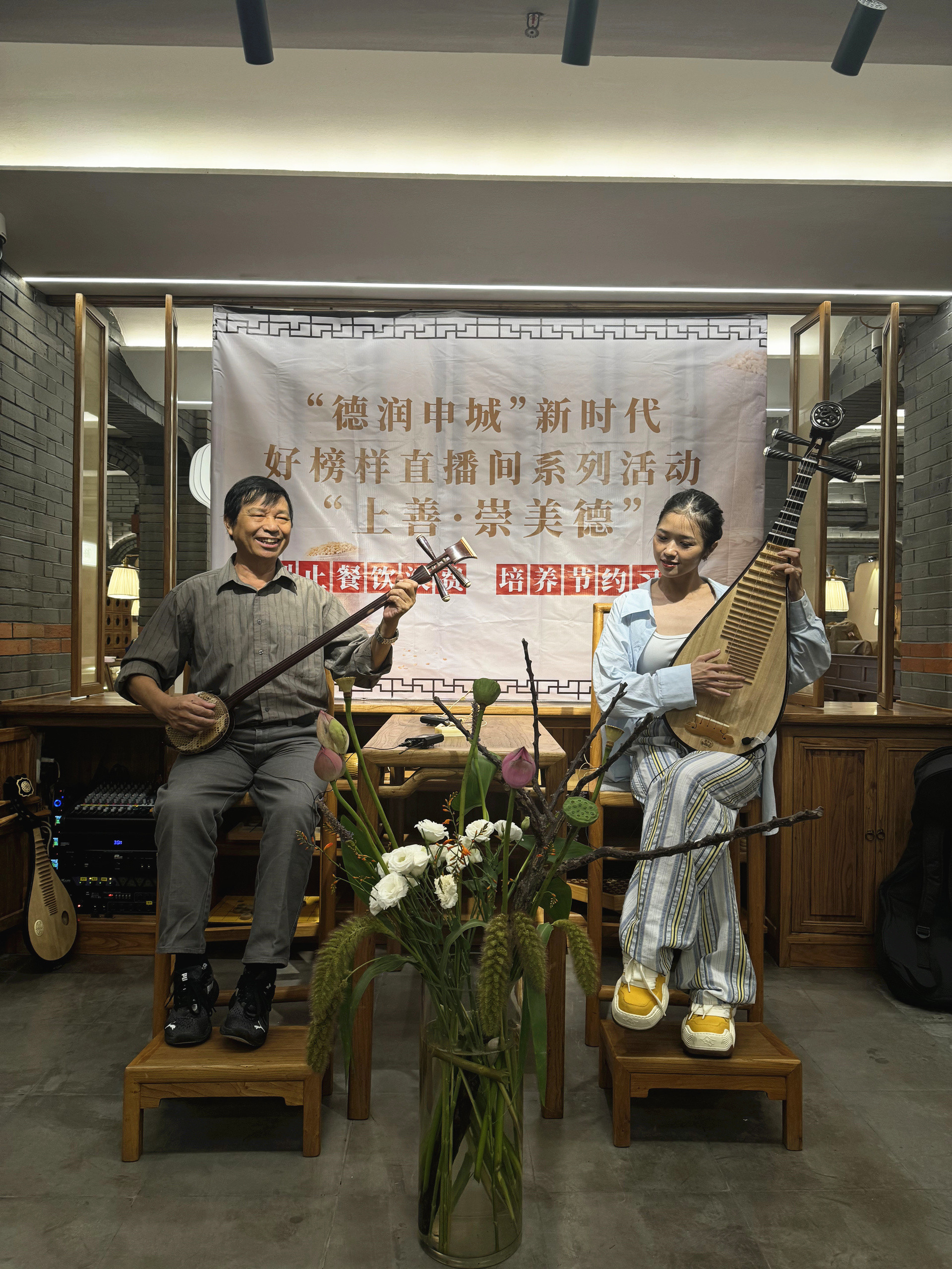 Nam NSND - bố ca sĩ Suni Hạ Linh nổi tiếng trong làng múa, có cuộc sống ra sao ở tuổi hưu - Ảnh 2. Nam NSND - bố ca sĩ Suni Hạ Linh nổi tiếng trong làng múa, có cuộc sống ra sao ở tuổi hưu - Ảnh 2.