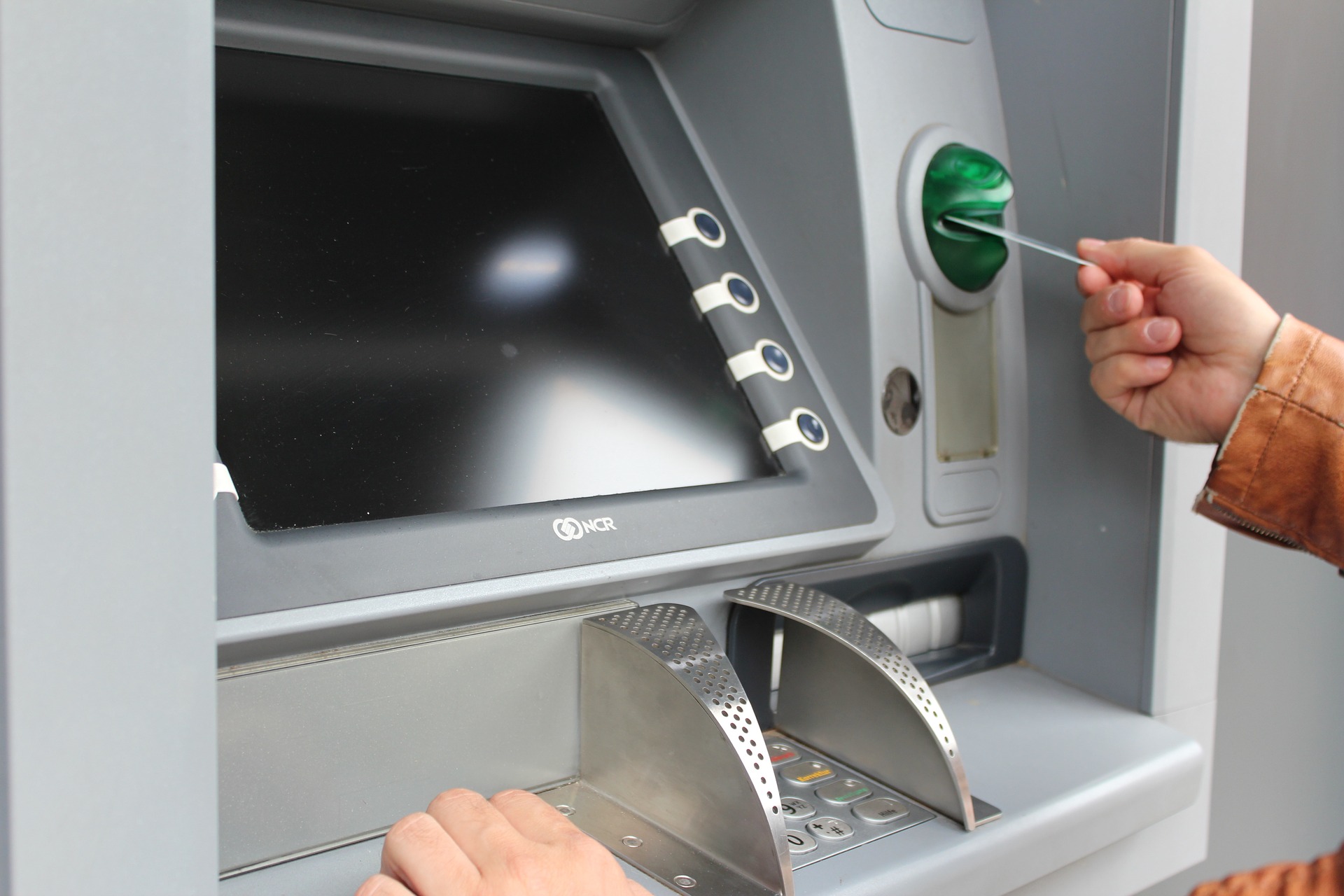 Không may bị nuốt thẻ ATM, đây là cách lấy lại dễ dàng, không mất nhiều thời gian chờ đợi- Ảnh 1.