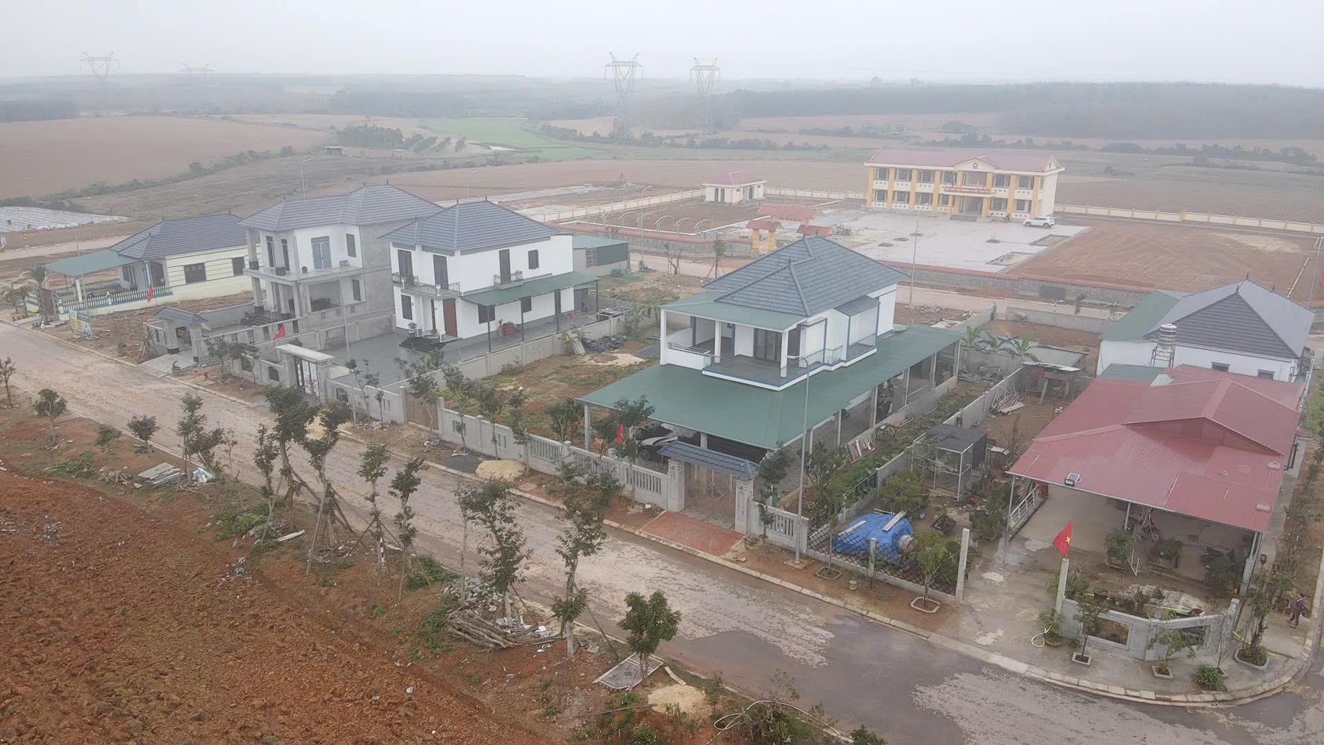 Cận cảnh những khu tái định cư khang trang dọc tuyến cáo tốc Bắc - Nam đoạn qua Quảng Bình - Ảnh 5.