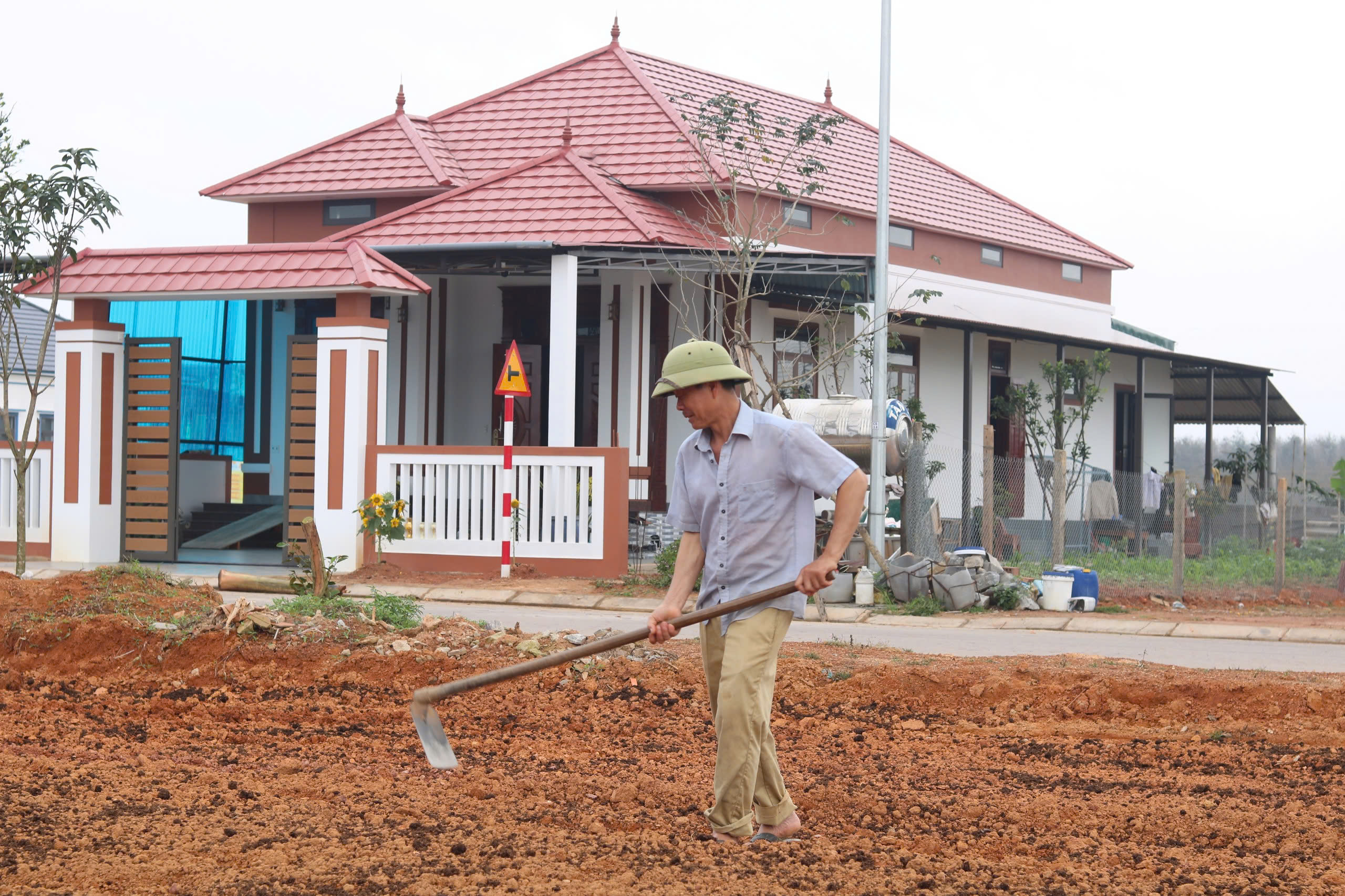 Cận cảnh những khu tái định cư khang trang dọc tuyến cáo tốc Bắc - Nam đoạn qua Quảng Bình - Ảnh 6.