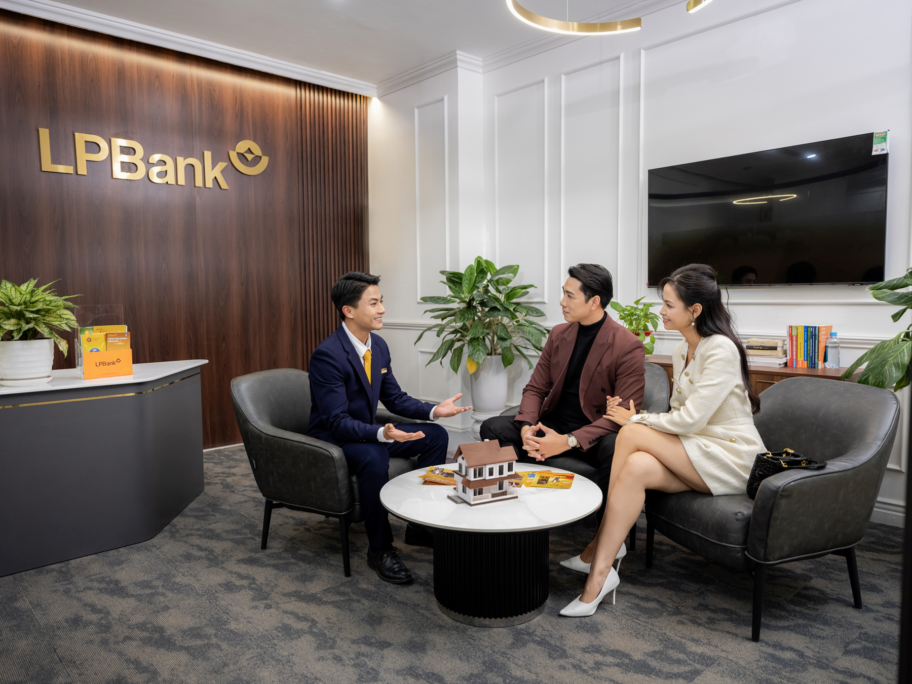 Ngân hàng Lộc Phát (LPBank) tiếp sức giấc mơ mua nhà của các gia đình trẻ với gói vay chỉ từ 3,88%- Ảnh 2.