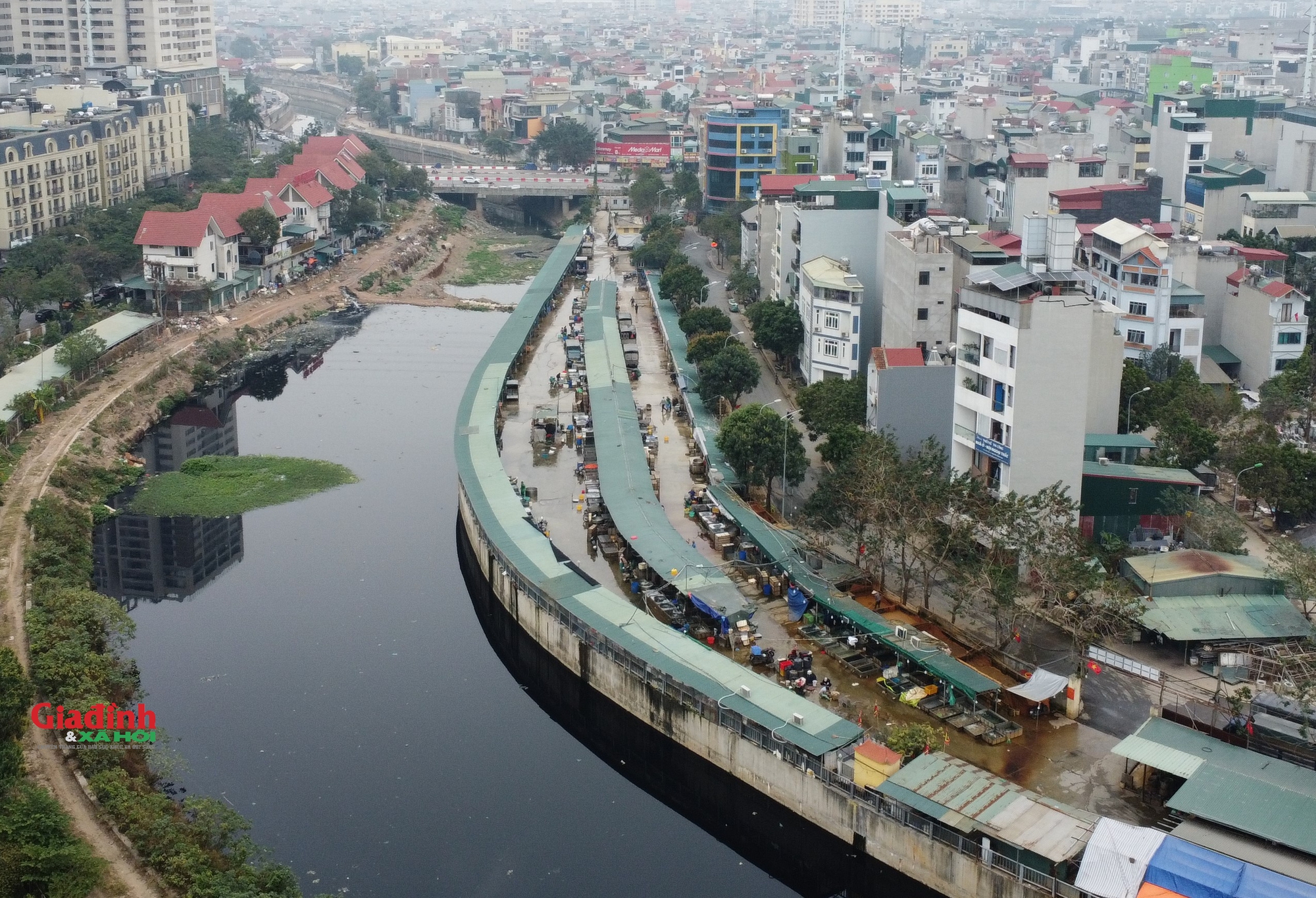 Vụ chợ La Khê hoạt động trái phép trên đất công trình thủy lợi: Lãnh đạo Hà Nội nói về trách nhiệm xử lý khu chợ - Ảnh 1.