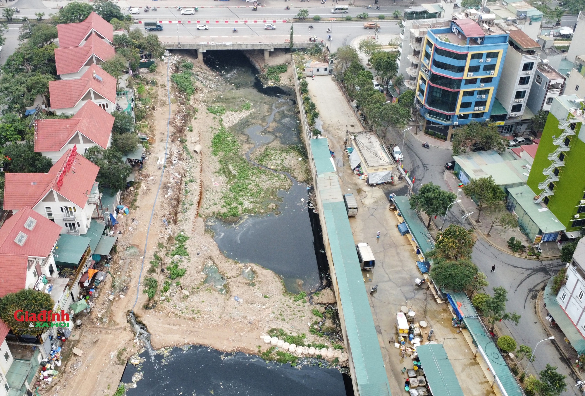 Vụ chợ La Khê hoạt động trái phép trên đất công trình thủy lợi: Lãnh đạo Hà Nội nói về trách nhiệm xử lý khu chợ - Ảnh 3.