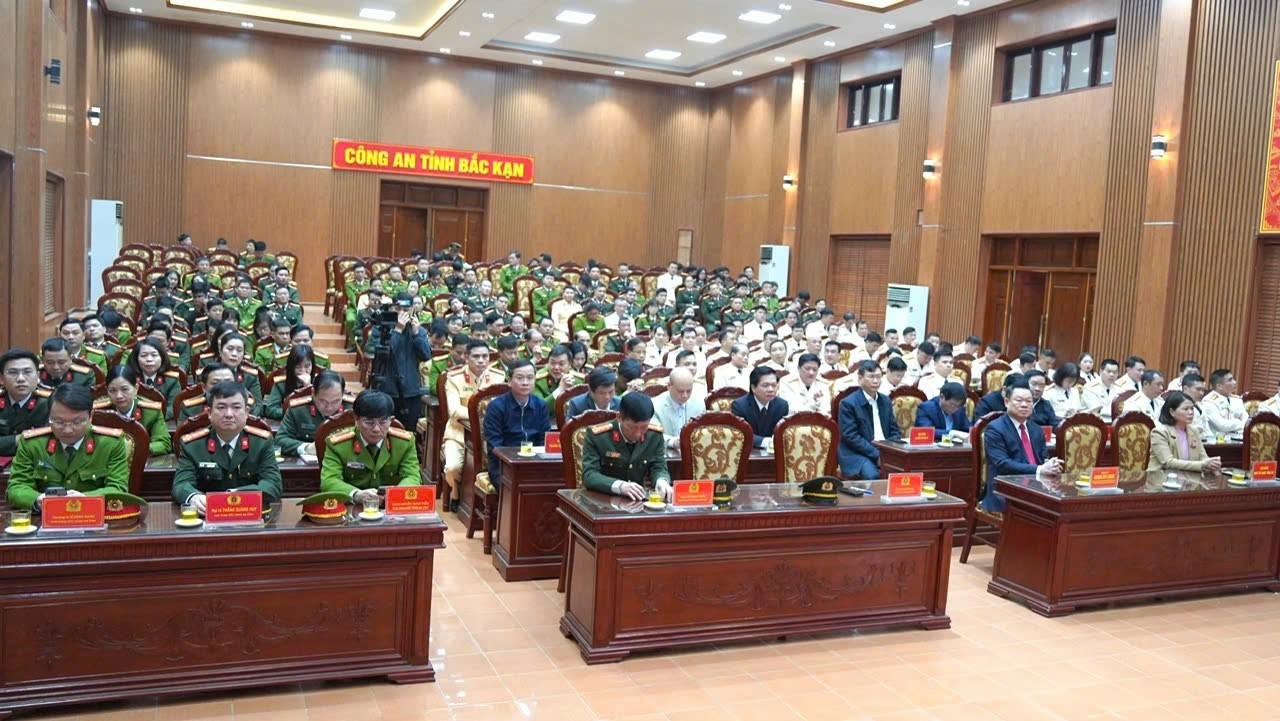 Bắc Kạn: Có 700 cán bộ cấp đội và chiến sĩ thuộc các huyện, thành phố về công tác tại Công an xã - Ảnh 1. Bắc Kạn: Có 700 cán bộ cấp đội và chiến sĩ thuộc các huyện, thành phố về công tác tại Công an xã - Ảnh 1.