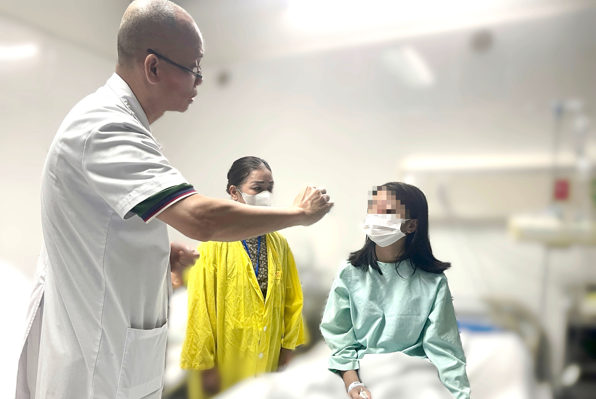 Cô gái 29 tuổi ở Hà Nội mù vĩnh viễn do tiêm filler tại nhà- Ảnh 2.