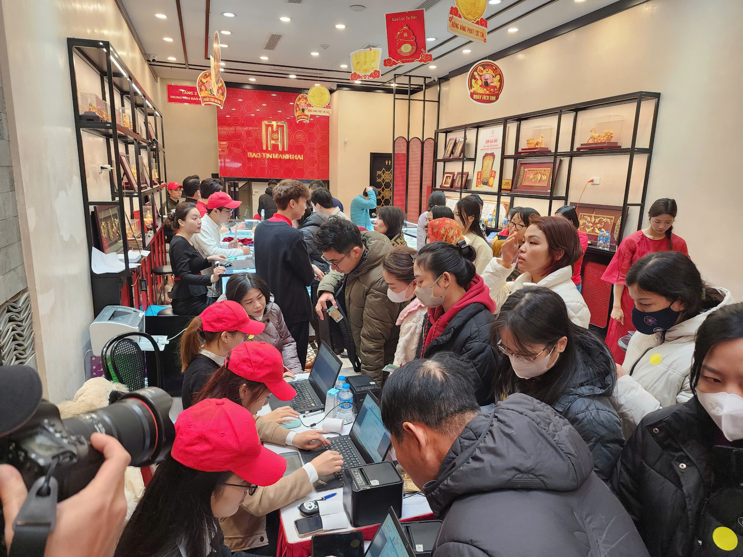 Ngân hàng Nhà nước bị 'đốc' thời hạn ban hành kết luận thanh tra doanh nghiệp, tổ chức tín dụng kinh doanh vàng - Ảnh 2.