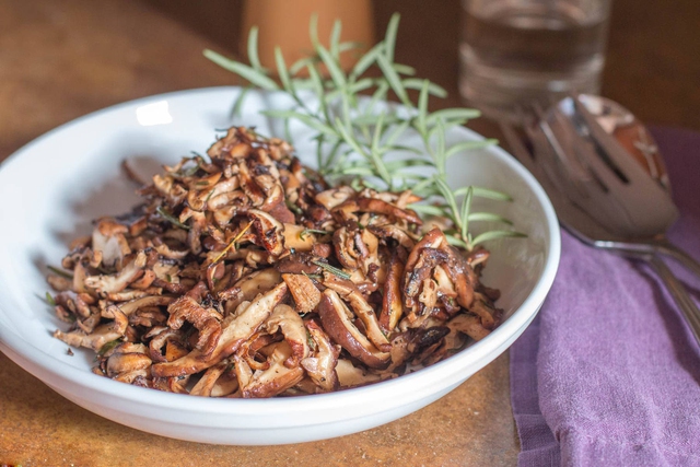 black-pepper-shiitake-mushrooms-cooked-eatsimplefoodcom-1740748202579768129109-1740790744002-17407907442371839946957.jpg