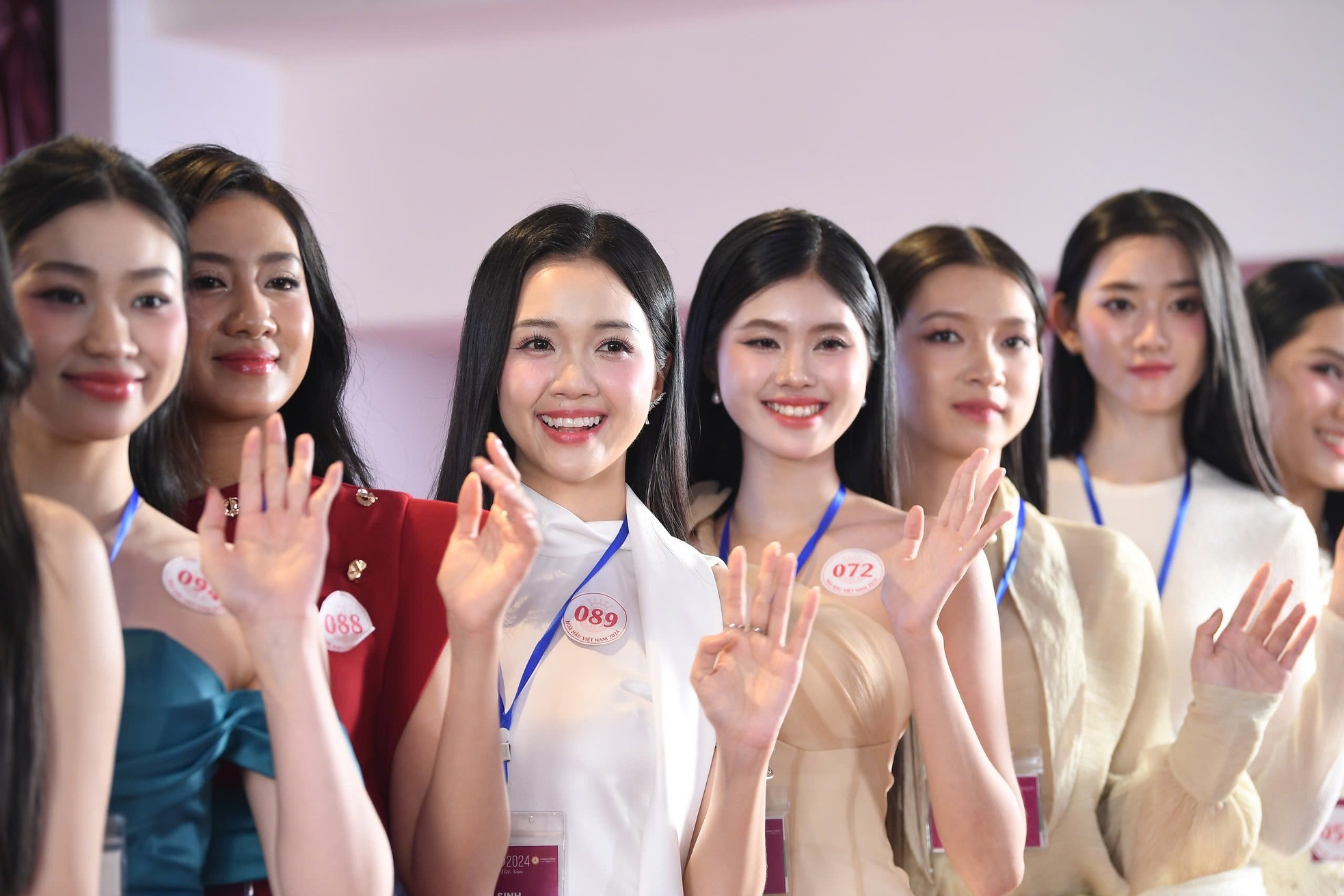 Người đẹp gốc Quảng Trị được ví 'bản sao' Đỗ Thị Hà gây chú ý tại Hoa hậu Việt Nam- Ảnh 4. Người đẹp gốc Quảng Trị được ví 'bản sao' Đỗ Thị Hà gây chú ý tại Hoa hậu Việt Nam- Ảnh 4.
