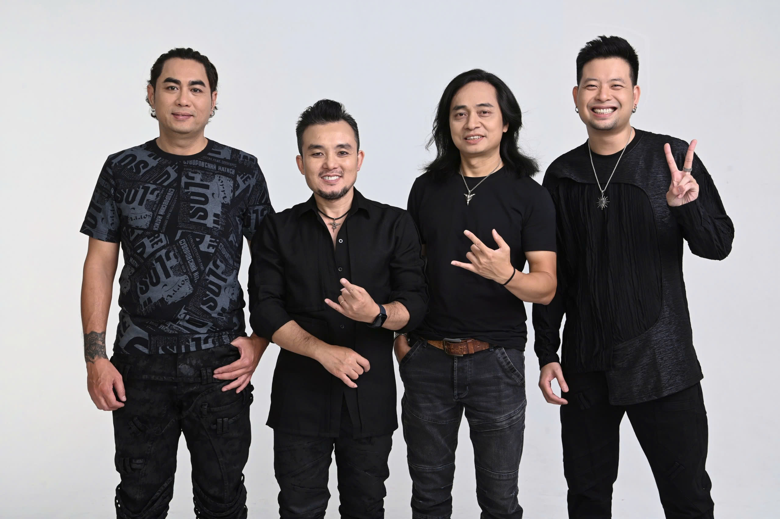 Bức Tường: 30 năm từ nhóm nhạc sinh viên thành biểu tượng Rock Việt - Ảnh 1. Bức Tường: 30 năm từ nhóm nhạc sinh viên thành biểu tượng Rock Việt - Ảnh 1.