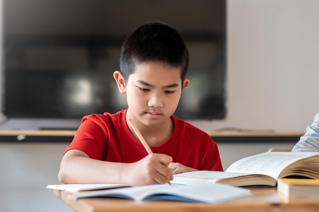 image-young-asian-boy-taking-notes-from-studying-classroom928131-5515-17416689833181547997764-1741695095312-17416951065812097200577.jpg