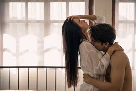 Làm thế nào để khơi gợi cảm xúc bằng ngôn ngữ cơ thể?- Ảnh 1. Làm thế nào để khơi gợi cảm xúc bằng ngôn ngữ cơ thể?- Ảnh 1.