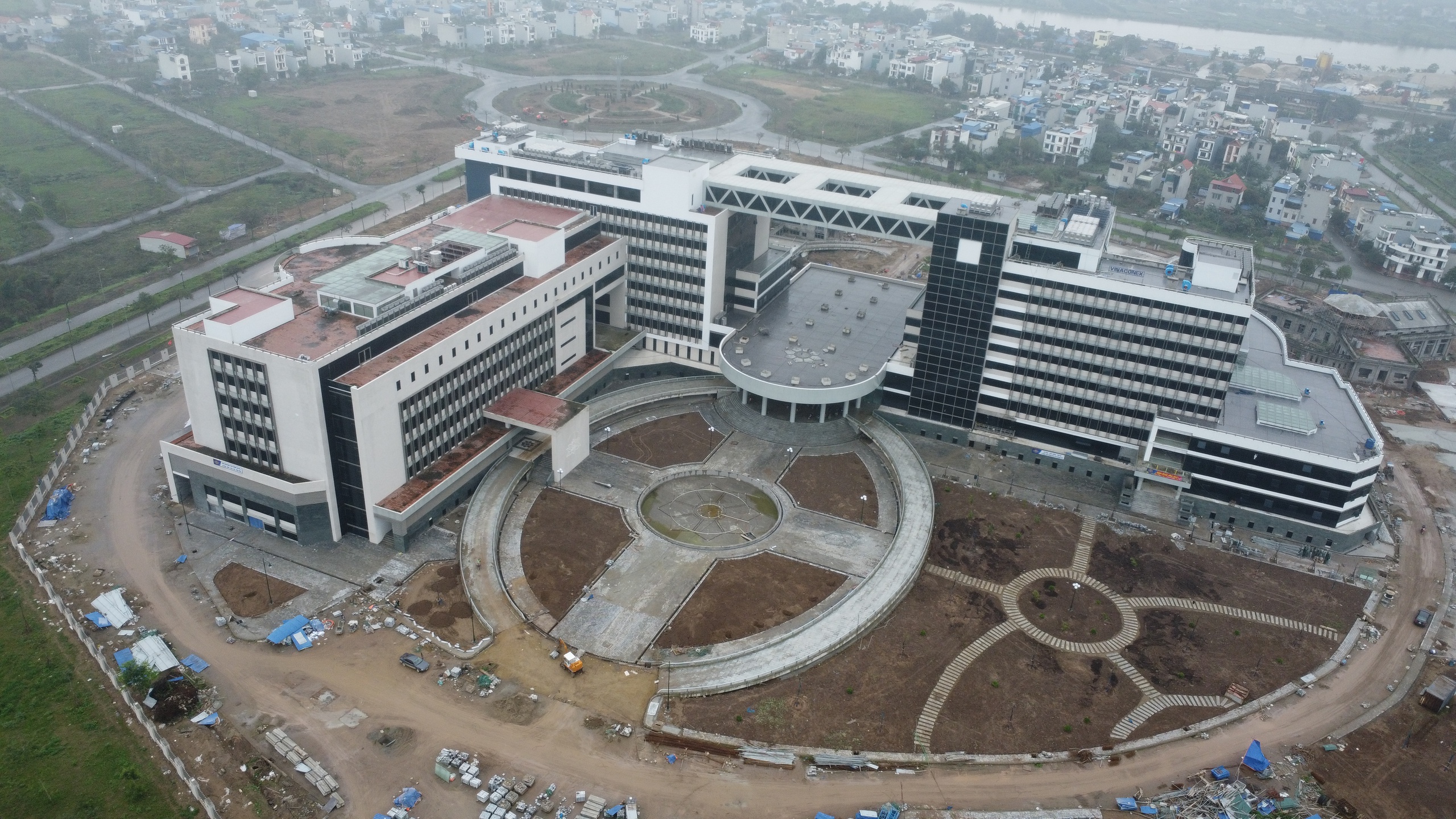 Sau 19 năm thi công, bệnh viện đa khoa 700 giường ở Nam Định bắt đầu hoàn thiện- Ảnh 2.