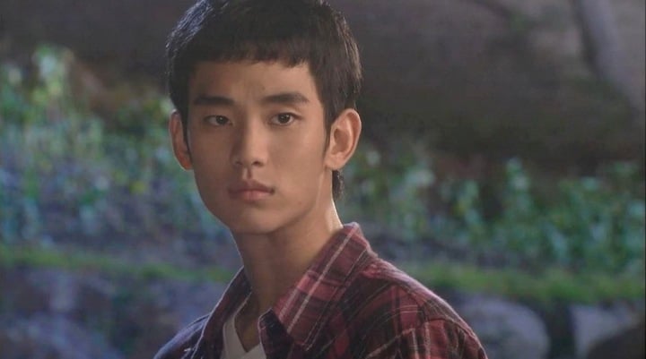 Kim Soo Hyun: Từ người mẫu nội y đến ông hoàng cát-sê và thần tượng sụp đổ - Ảnh 2.