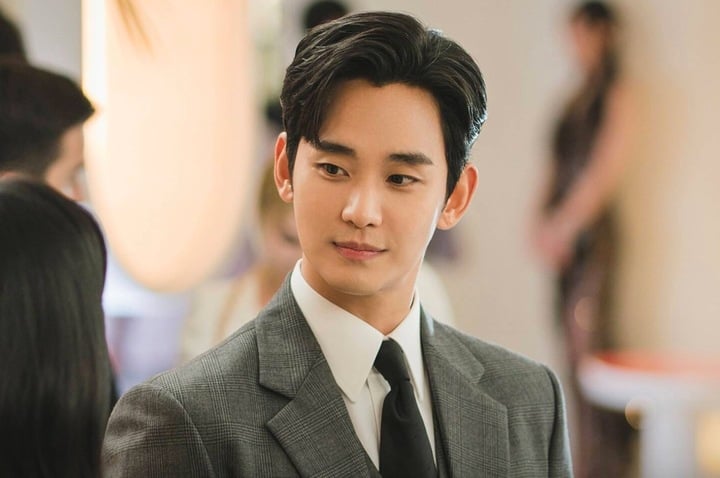 Kim Soo Hyun: Từ người mẫu nội y đến ông hoàng cát-sê và thần tượng sụp đổ - Ảnh 6.