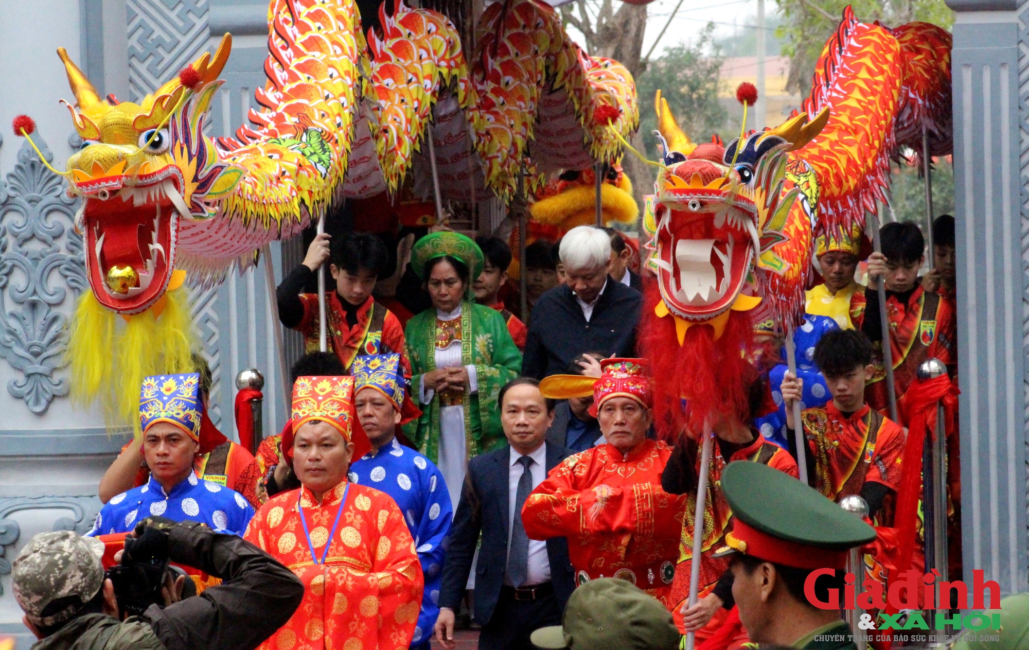 Những hiện tượng kỳ bí về nghi thức xin nước thiêng ngã ba sông ở Lễ hội đền Tranh- Ảnh 32.