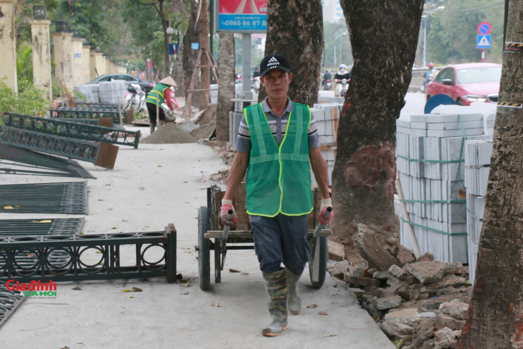 Hà Nội: Khẩn trương cải tạo vỉa hè, hạ giải rào sắt quanh công viên Thống Nhất - Ảnh 6.