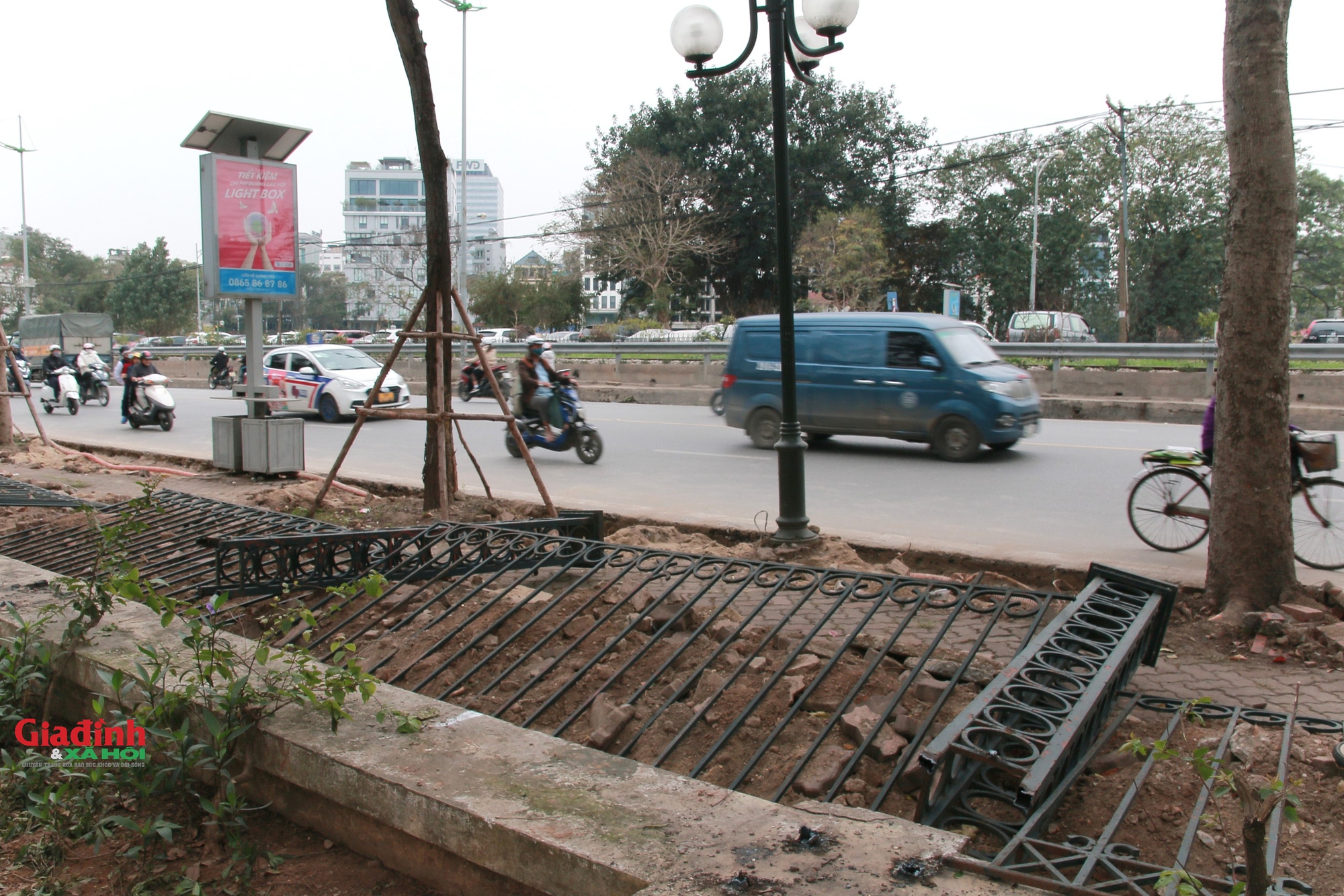 Hà Nội: Khẩn trương cải tạo vỉa hè, hạ giải rào sắt quanh công viên Thống Nhất - Ảnh 7.