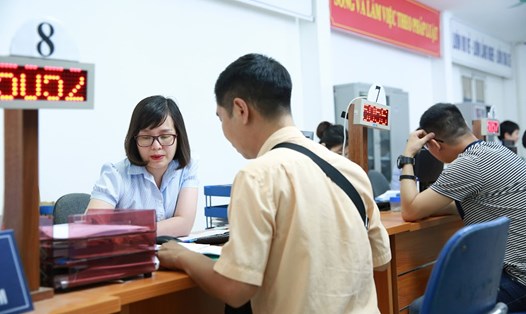 Chính sách mới nhất về nghỉ hưu trước tuổi của cán bộ, công chức và viên chức năm 2025  - Ảnh 2.