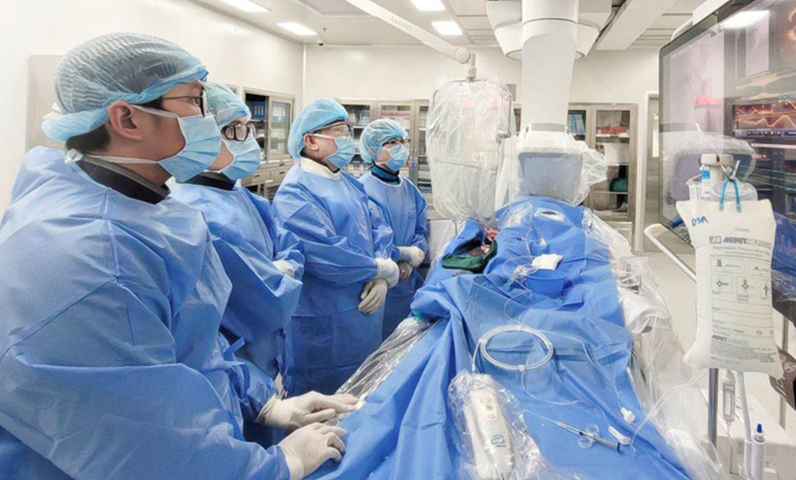 Người đàn ông 44 tuổi bị tắc 3 mạch máu nuôi tim, nguy cơ suy tim cao, thừa nhận làm việc này suốt 20 năm - Ảnh 2.