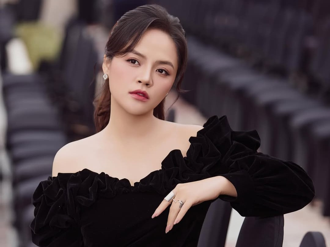 Nhan sắc nữ diễn viên Hà Nội đang gây tranh cãi và bị ghét nhất trong phim 'Cha tôi, người ở lại' - Ảnh 1. Nhan sắc nữ diễn viên Hà Nội đang gây tranh cãi và bị ghét nhất trong phim 'Cha tôi, người ở lại' - Ảnh 1.