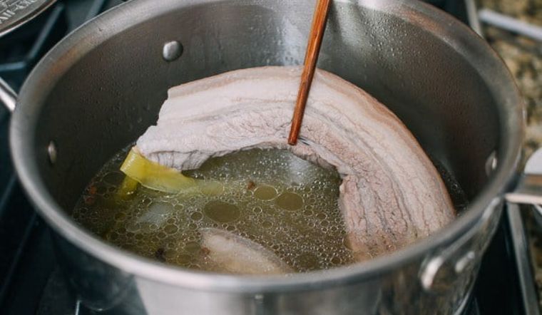 7 mẹo luộc thịt trắng đẹp, không bị khô hay bở- Ảnh 4.