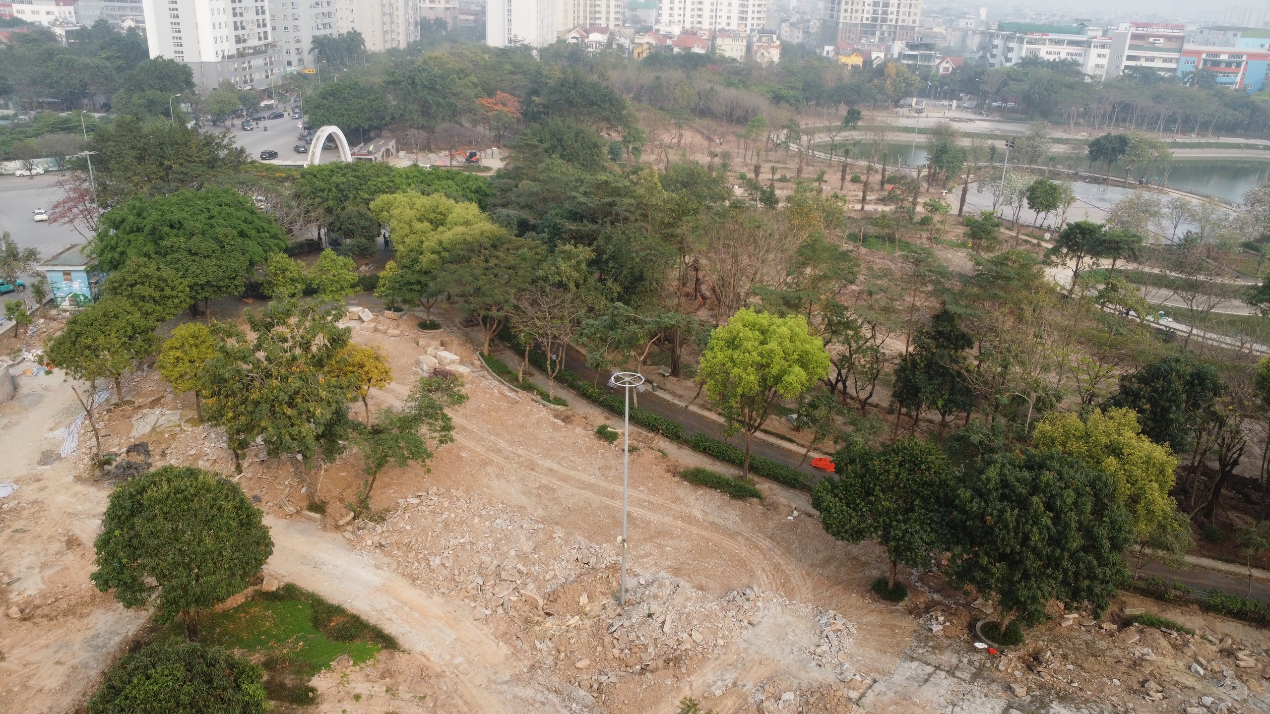 Hiện trạng 'lá phổi xanh' ở Hà Nội đang được cải tạo - Ảnh 14.