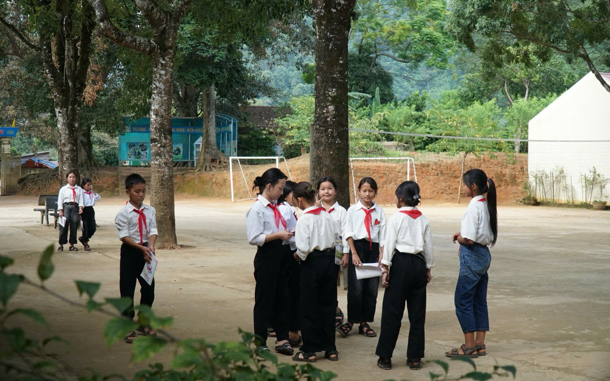 C&aacute;ch hay đẩy l&ugrave;i nạn tảo h&ocirc;n, h&ocirc;n nh&acirc;n cận huyết ở x&atilde; bi&ecirc;n giới - Ảnh 3.