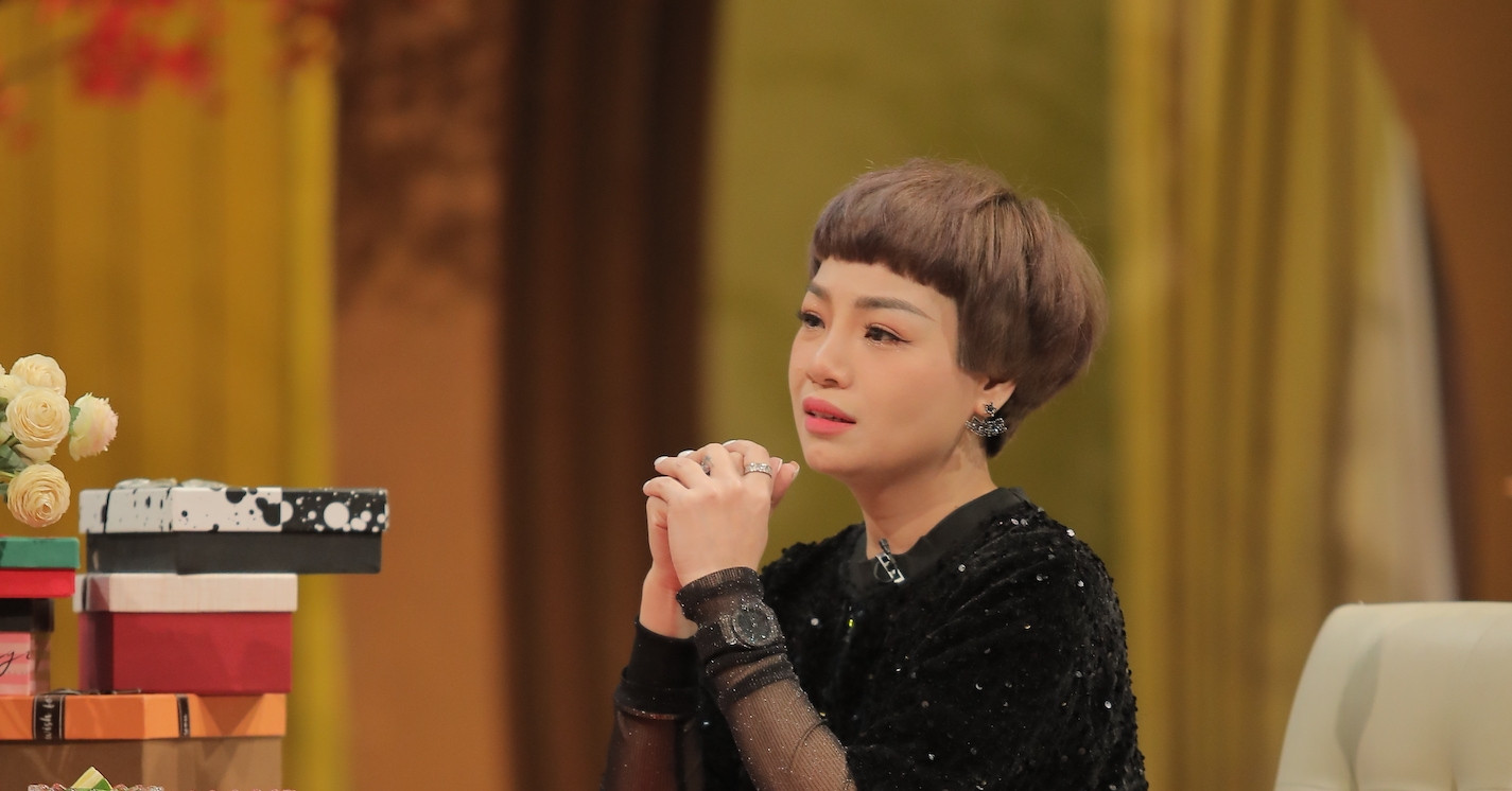 Thạc sĩ, ca sĩ Ngọc Khuê nhận quà bất ngờ đến từ con trai và DJ Huy Ngô
