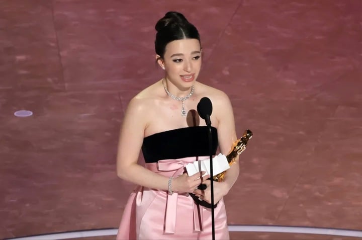 Mỹ nhân 26 tuổi thắng giải "Nữ diễn viên xuất sắc nhất" tại Oscar 2025 - Ảnh 1. Mỹ nhân 26 tuổi thắng giải "Nữ diễn viên xuất sắc nhất" tại Oscar 2025 - Ảnh 1.