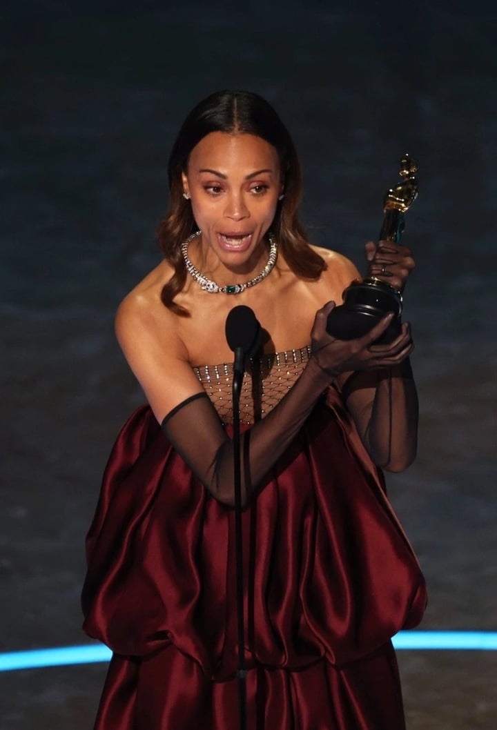 Mỹ nhân 26 tuổi thắng giải "Nữ diễn viên xuất sắc nhất" tại Oscar 2025 - Ảnh 3. Mỹ nhân 26 tuổi thắng giải "Nữ diễn viên xuất sắc nhất" tại Oscar 2025 - Ảnh 3.