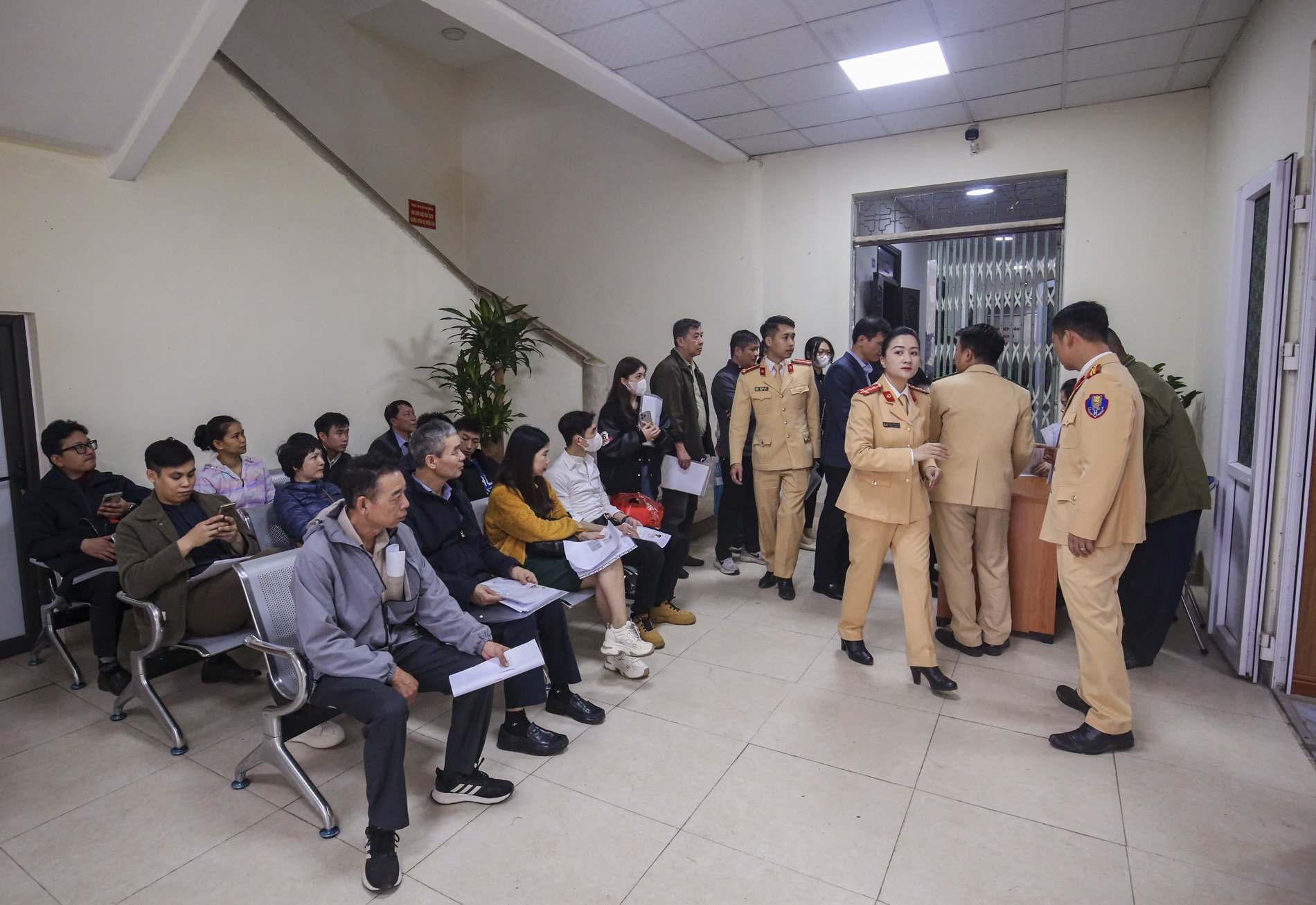 Sau tiếp nhận việc thực hiện thủ tục cấp, đổi GPLX ở Hà Nội diễn ra như thế nào? - Ảnh 13.