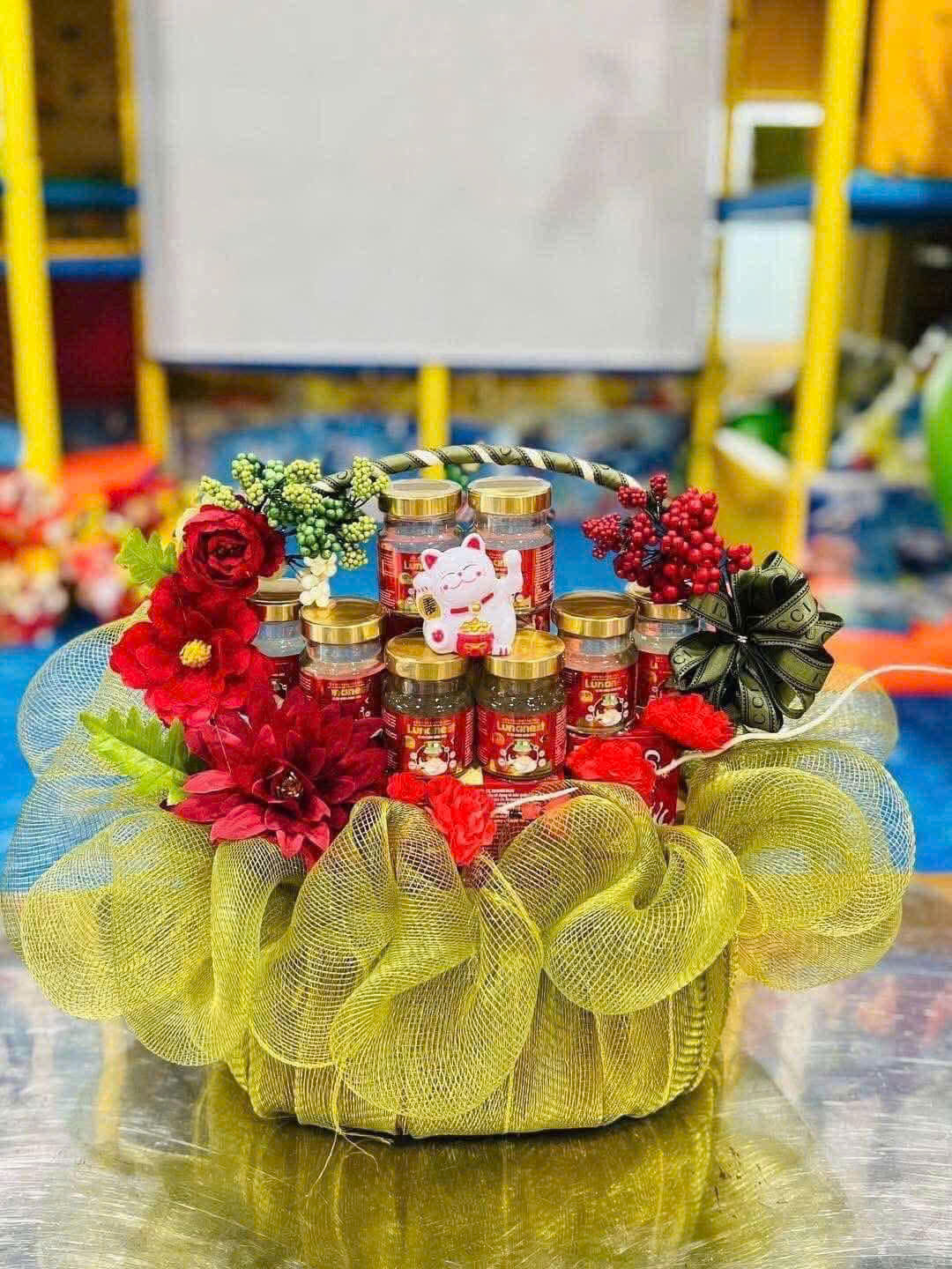 Hoa tươi, giỏ trái cây giá vài trăm ngàn đồng hút khách cận ngày Quốc tế Phụ nữ (8/3)- Ảnh 23.