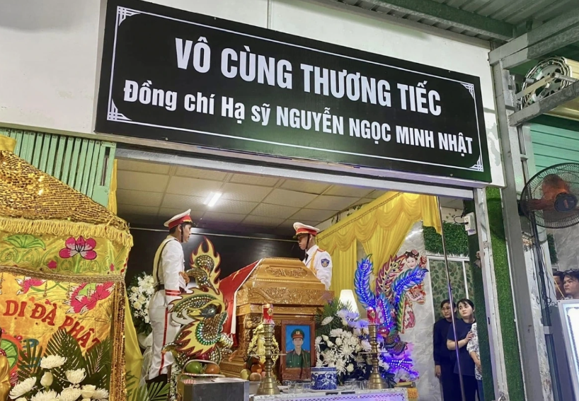 Truy thăng hàm vượt cấp cho chiến sĩ cảnh sát hy sinh khi đang làm nhiệm vụ - Ảnh 1. Truy thăng hàm vượt cấp cho chiến sĩ cảnh sát hy sinh khi đang làm nhiệm vụ - Ảnh 1.