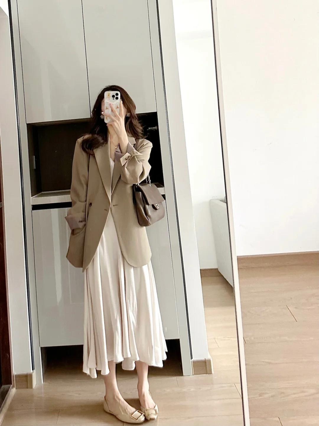 Blazer + đầm liền: Combo 