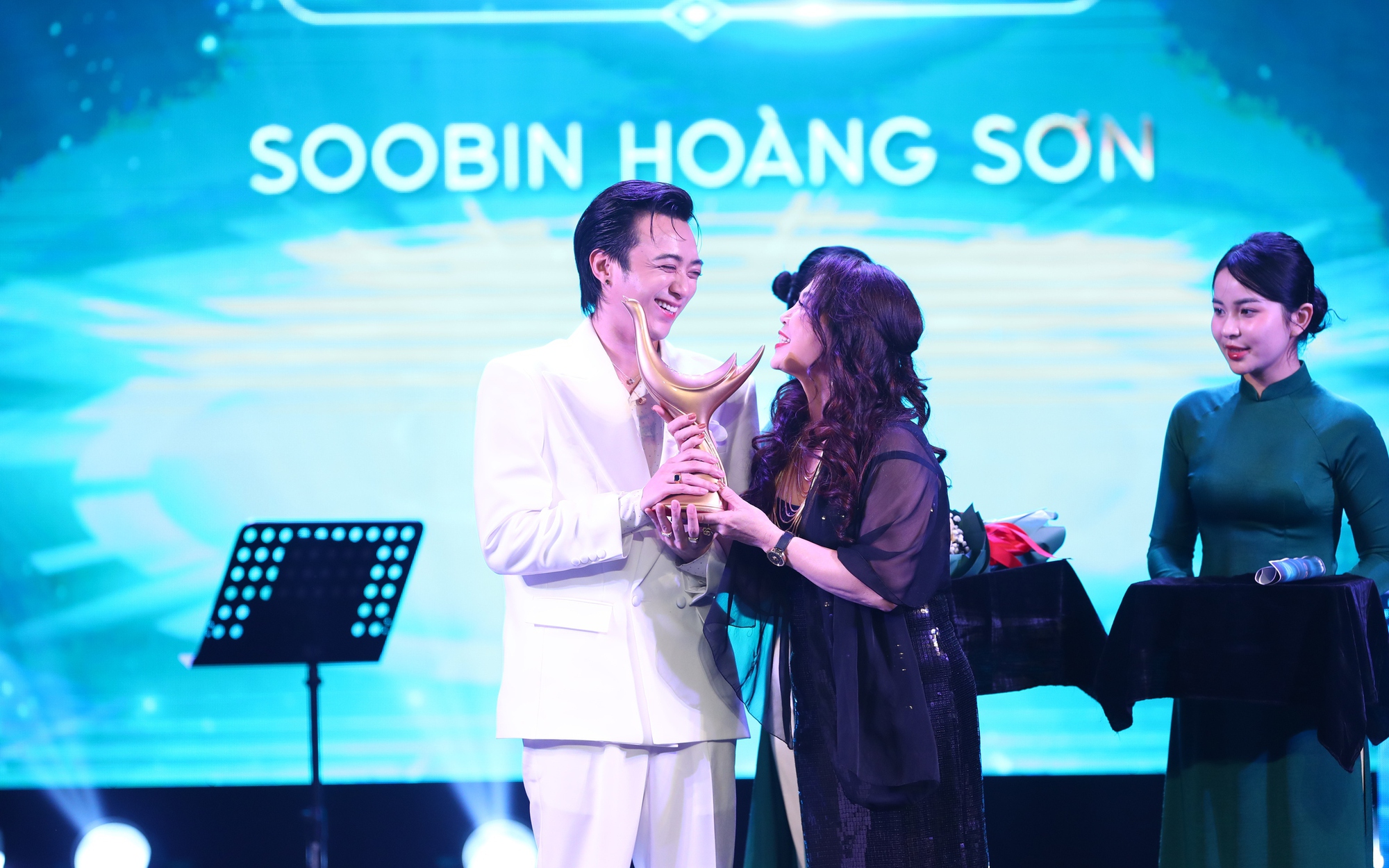 Soobin Hoàng Sơn thắng 3 hạng mục quan trọng của giải thưởng được ví như &quot;Grammy Việt&quot;