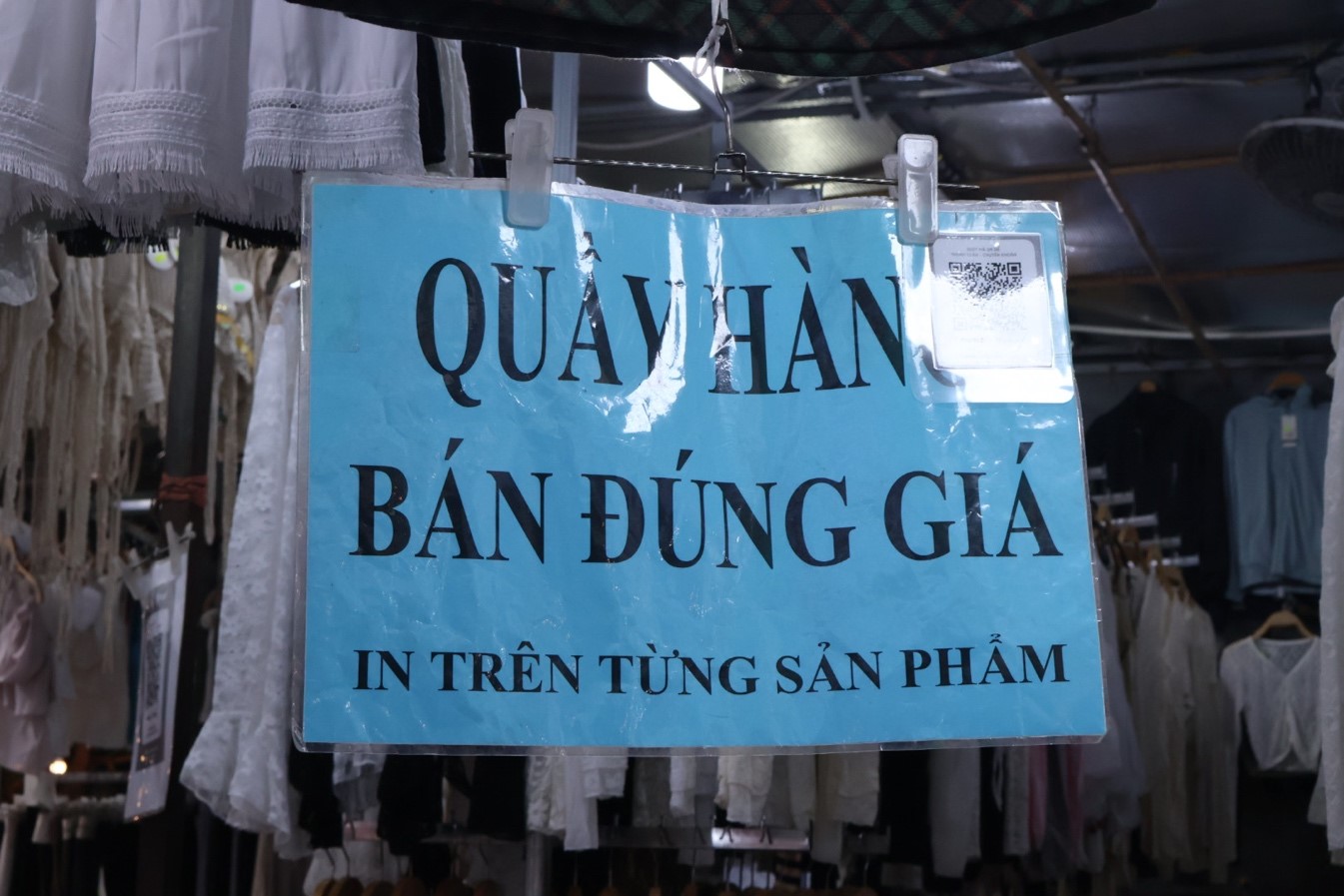 Vì sao chợ Nhà Xanh điểm mua sắm sầm uất một thời giờ ở Hà Nội giờ đìu hiu vắng khách? - Ảnh 2.