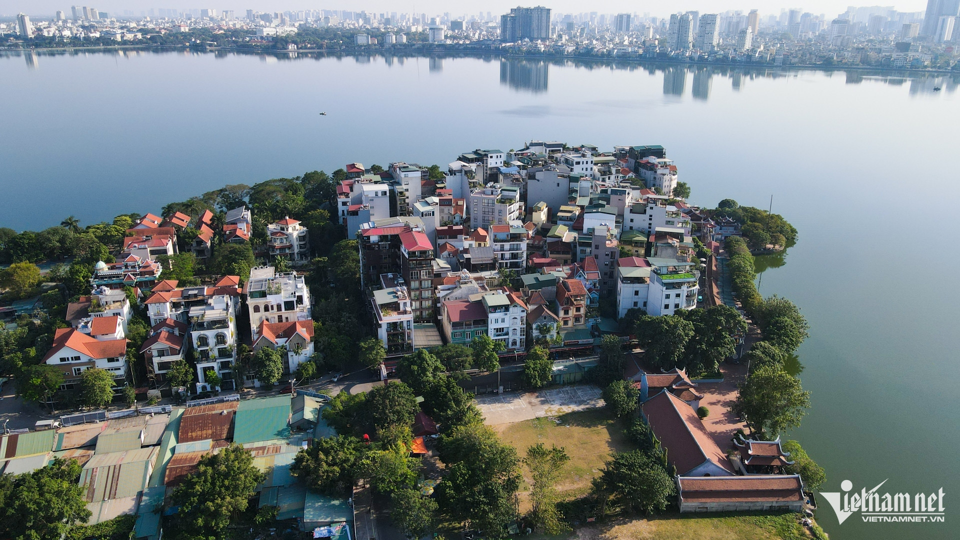 Hà Nội muốn mở rộng đường ven hồ Tây, làm cầu nối hồ Thủy Sứ với Đầm Trị - Ảnh 1.