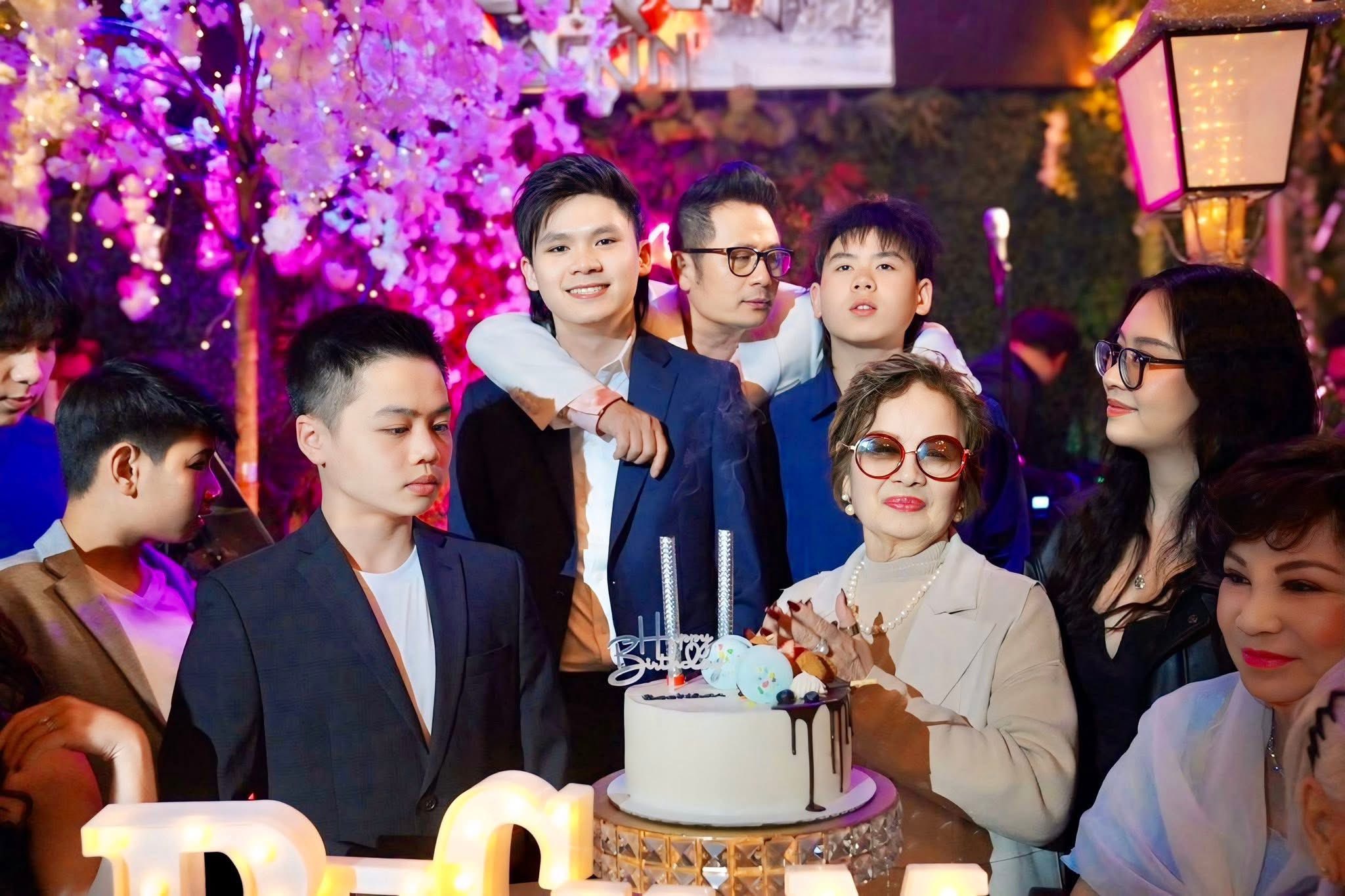 Beckam con trai Bằng Kiều: Tuổi 22 đẹp trai như hotboy, đam mê âm nhạc và vẫn chưa có bạn gái- Ảnh 7.