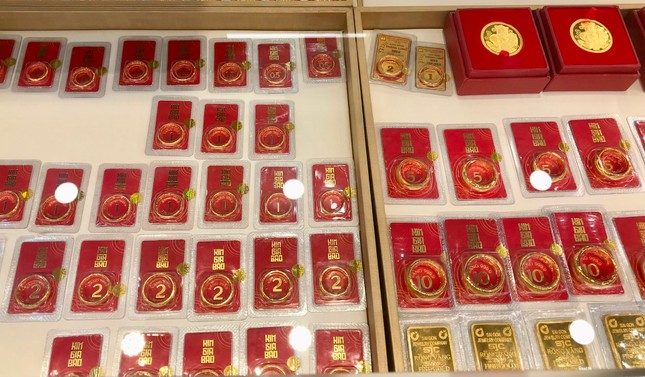 Giá vàng hôm nay 10/4: Vàng SJC, vàng nhẫn Bảo Tín Minh Châu, Doji tăng dữ dội, vọt lên 104 triệu đồng/lượng- Ảnh 2. Giá vàng hôm nay 10/4: Vàng SJC, vàng nhẫn Bảo Tín Minh Châu, Doji tăng dữ dội, vọt lên 104 triệu đồng/lượng- Ảnh 2.