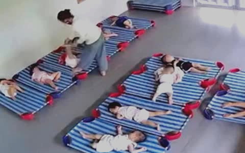 Vụ trẻ 20 tháng tuổi bị bảo mẫu bạo hành: Bộ Y tế đề nghị xử lý nghiêm đối tượng có hành vi vi phạm quyền trẻ em- Ảnh 1.