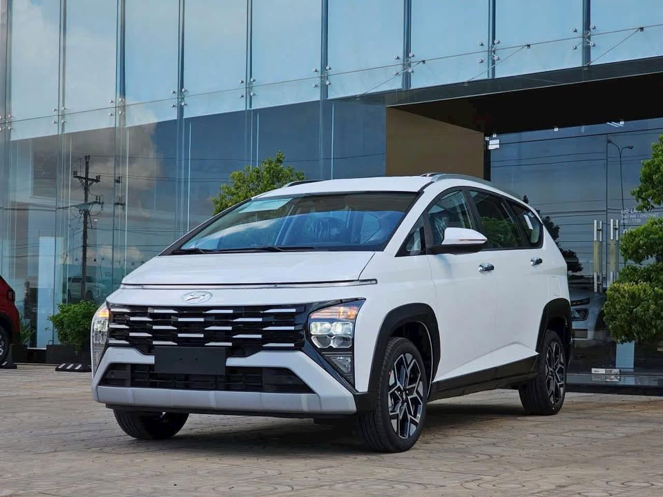Xe ô tô đa dụng MPV giảm giá sốc còn 449 triệu đồng sánh ngang Mitsubishi Xpander, giá tương đồng xe hạng A Hyundai Grand i10 - Ảnh 2.