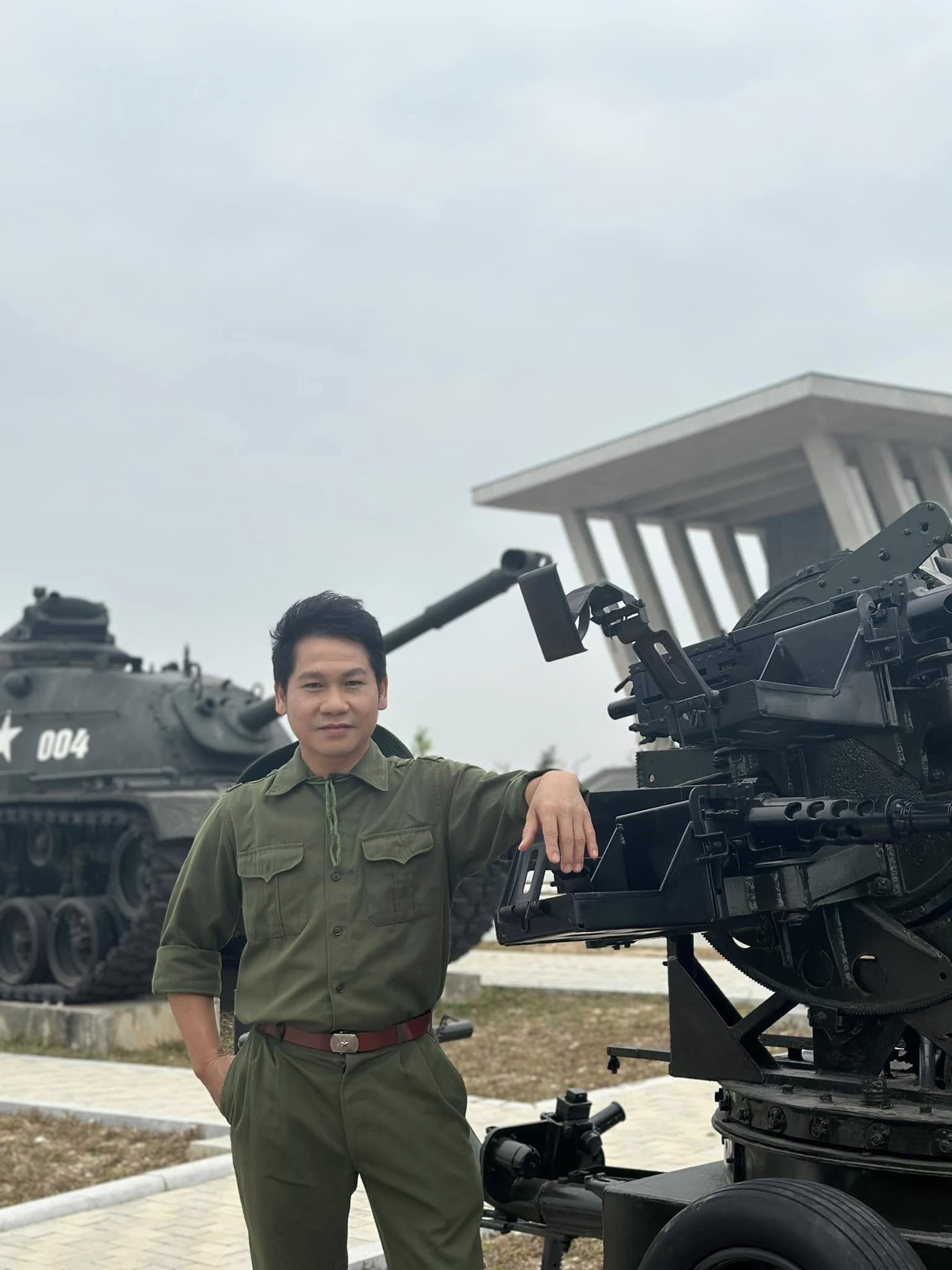 Nam ca sĩ dòng nhạc đỏ quê Thanh Hóa có cuộc sống đời thực bình yên bên vợ đẹp, con ngoan- Ảnh 2.