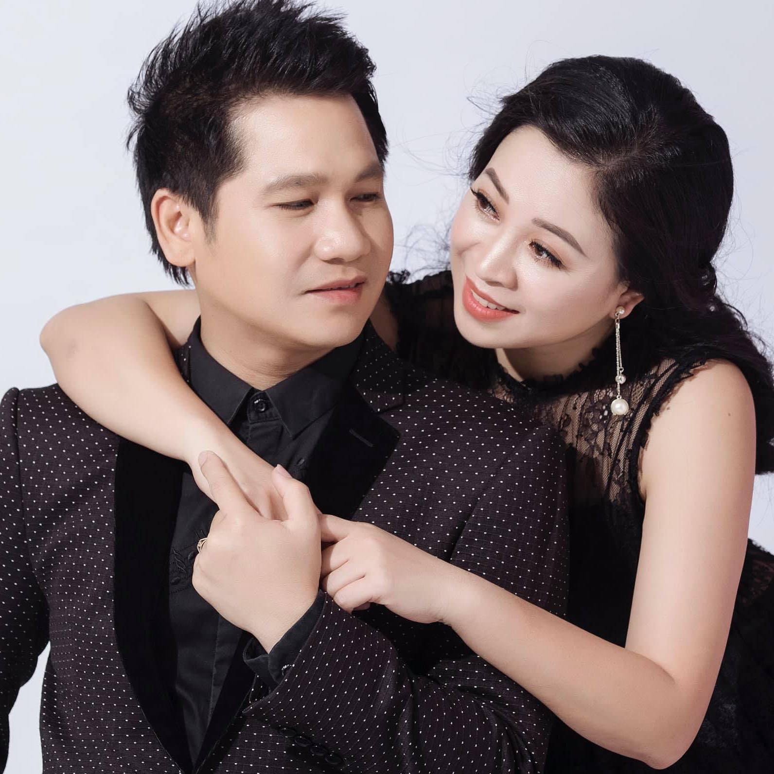 Nam ca sĩ dòng nhạc đỏ quê Thanh Hóa có cuộc sống đời thực bình yên bên vợ đẹp, con ngoan- Ảnh 13.